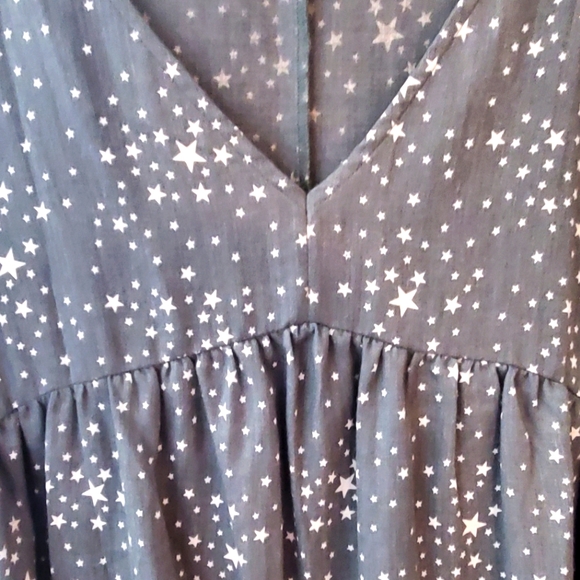 Star short sleeve Dress - Picture 2 of 4